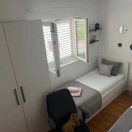 Apartman B&B * 马卡尔斯卡