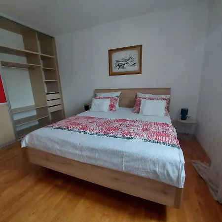 Апартаменти Apartman B&B Макарська