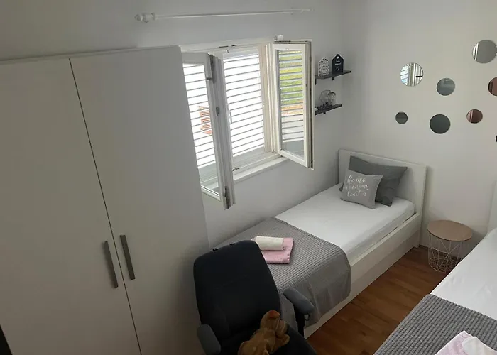 Apartman B&B * 马卡尔斯卡